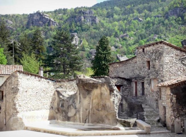 Charmant Appartement Dans Joli Village D'Annot Exterior foto
